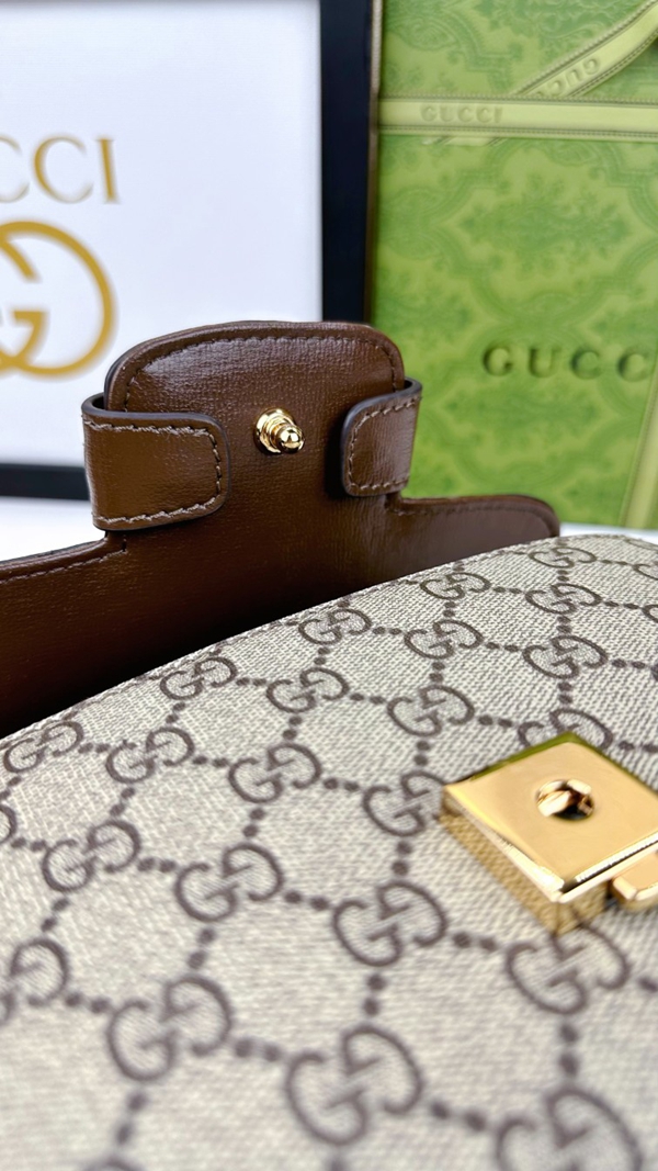 激安グッチバッグコピー角部分ディテール